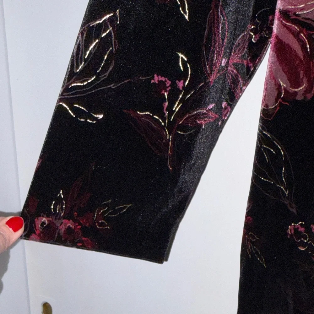 Dress Barn Black and Burgundy Velvet Blazer - Picture 4 of 7